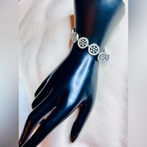 Handmade sterling silver bracelet with interlinking round medallions or discs